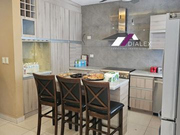 VENTA Casa en Fracc. ESPACIO CUMBRES en MONTERREY | 3 Niveles, 4 Recámaras EN ESQUINA