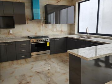 Casa en Venta Vistas Altozano con 4 Recámaras una planta baja