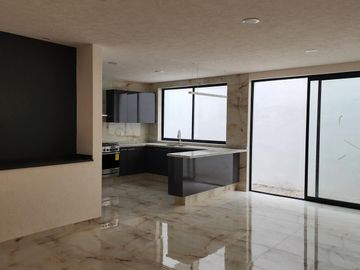 Casa en Venta Vistas Altozano con 4 Recámaras una planta baja