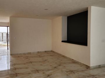 Casa en Venta Vistas Altozano con 4 Recámaras una planta baja