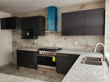 Casa en Venta Vistas Altozano con 4 Recámaras una planta baja