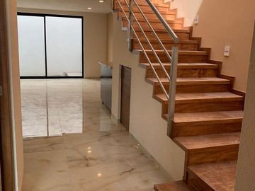 Casa en Venta Vistas Altozano con 4 Recámaras una planta baja