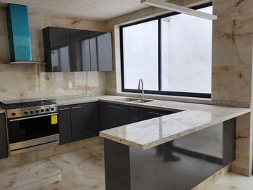 Casa en Venta Vistas Altozano con 4 Recámaras una planta baja