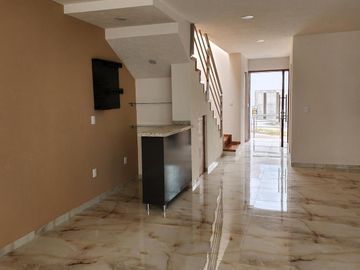 Casa en Venta Vistas Altozano con 4 Recámaras una planta baja