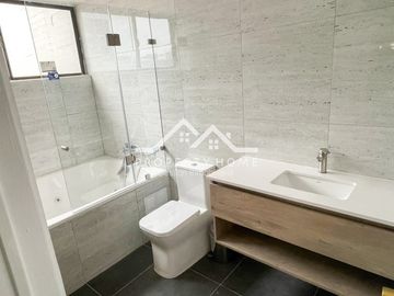 10990 UF! DUPLEX REMODELADO 4D, METRO L LEONES