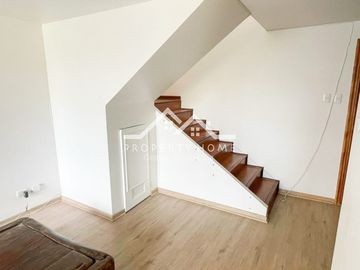 10990 UF! DUPLEX REMODELADO 4D, METRO L LEONES