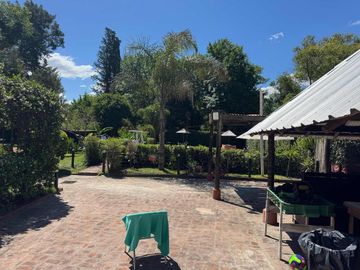 Casa en venta - 2 Dormitorios 2 Baños - Cochera - 1.600 - La Lonja