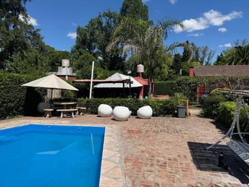 Casa en venta - 2 Dormitorios 2 Baños - Cochera - 1.600 - La Lonja