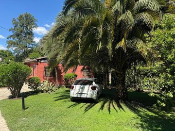 Casa en venta - 2 Dormitorios 2 Baños - Cochera - 1.600 - La Lonja