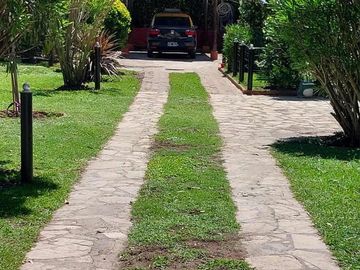 Casa en venta - 2 Dormitorios 2 Baños - Cochera - 1.600 - La Lonja