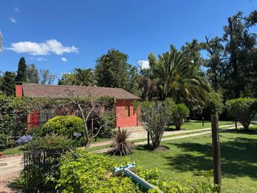 Casa en venta - 2 Dormitorios 2 Baños - Cochera - 1.600 - La Lonja