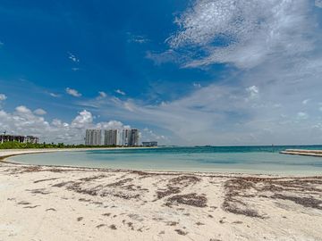 Departamento en Venta y en Renta en Puerto Cancún, Riva.