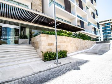 Departamento en Venta y en Renta en Puerto Cancún, Riva.