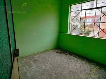 Casa en  Propiedad con departamentos y locales en venta en la zona 
