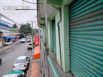 Casa en  Propiedad con departamentos y locales en venta en la zona 