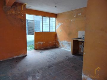 Casa en  Propiedad con departamentos y locales en venta en la zona 