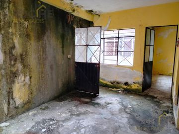 Casa en  Propiedad con departamentos y locales en venta en la zona 