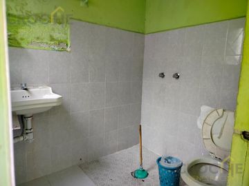 Casa en  Propiedad con departamentos y locales en venta en la zona 