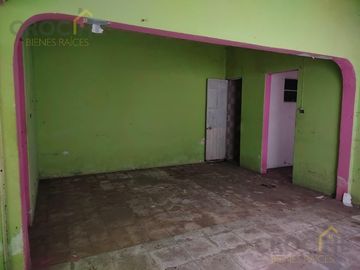 Casa en  Propiedad con departamentos y locales en venta en la zona 