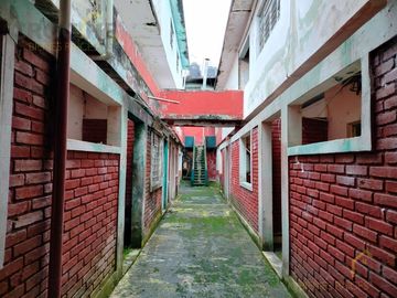 Casa en  Propiedad con departamentos y locales en venta en la zona 