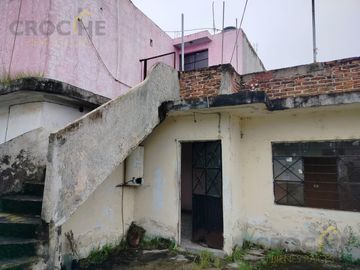 Casa en  Propiedad con departamentos y locales en venta en la zona 
