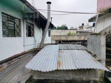 Casa en  Propiedad con departamentos y locales en venta en la zona 