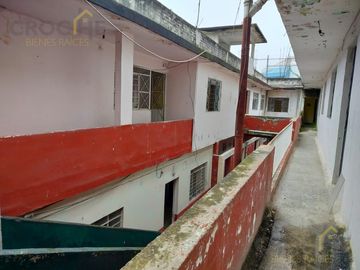 Casa en  Propiedad con departamentos y locales en venta en la zona 