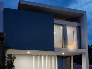 Amplia casa en exclusivo fraccionamiento Altozano