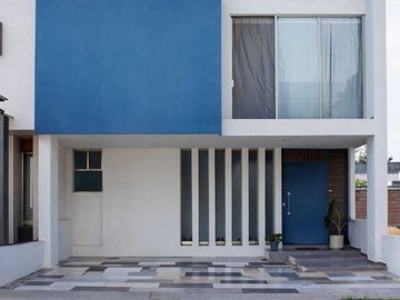 Amplia casa en exclusivo fraccionamiento Altozano