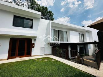 CASA EN LOMAS DE LA SELVA