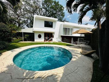CASA EN LOMAS DE LA SELVA