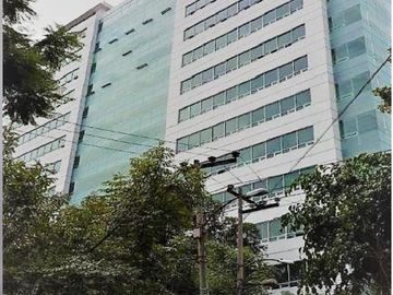 HERMOSAS OFICINAS, EXCELENTE UBICACION, CON SALAS JUNTAS Y  SALON VIP