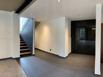 Casa Nueva Minimalista en Club de Golf los Encinos