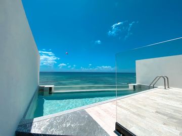 Penthouse de Dos Habitaciones Frente al Mar en Playa del Carmen