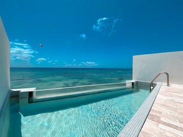 Penthouse de Dos Habitaciones Frente al Mar en Playa del Carmen