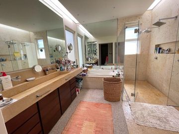 CASA EN VENTA EN LAS QUINTAS