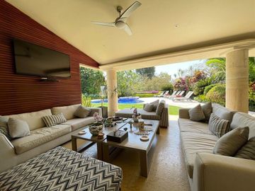 CASA EN VENTA EN LAS QUINTAS