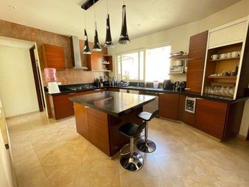 CASA EN VENTA EN LAS QUINTAS