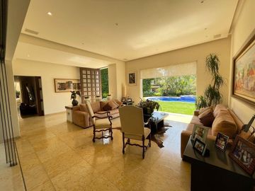 CASA EN VENTA EN LAS QUINTAS
