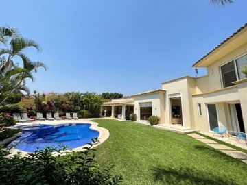 CASA EN VENTA EN LAS QUINTAS
