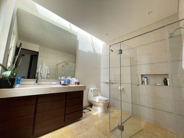 CASA EN VENTA EN LAS QUINTAS