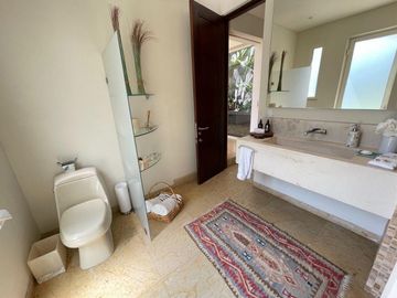 CASA EN VENTA EN LAS QUINTAS
