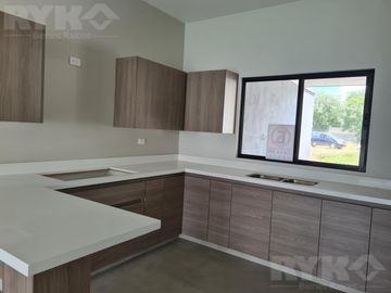 Casa - Fraccionamiento Altares Residencial
