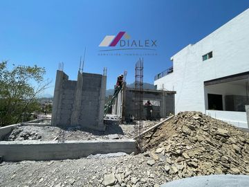 Fraccionamiento Alamosur -CARRETERA NACIONAL- Casa VENTA Santiago 330 m2, Nuevo León