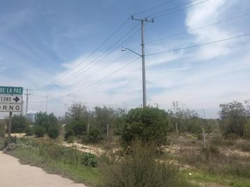 TERRENO PIE DE CARR. SAN LUIS DE LA PAZ- DOLORES GTO. SUP. 14,791 MTS