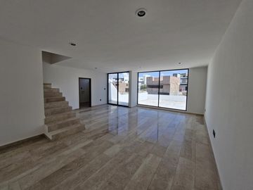 CASA TERMINADA EN VENTA EN LOMAS DE CHAPULTEPEC