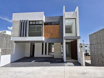 CASA TERMINADA EN VENTA EN LOMAS DE CHAPULTEPEC