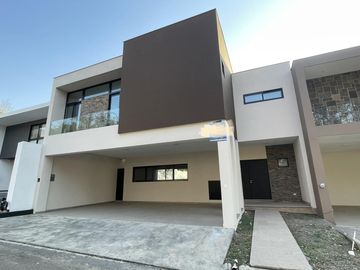 Casa en Venta en La Joya Residencial