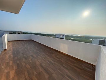 LOMAS DE LA RIOJA, Casa en VENTA con rooftop con vista a la laguna de Mandinga, 3 recamaras y jardin