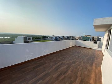 LOMAS DE LA RIOJA, Casa en VENTA con rooftop con vista a la laguna de Mandinga, 3 recamaras y jardin